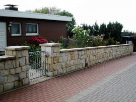 Obernkirchener Sandstein® Mauerabdeckung bossiert